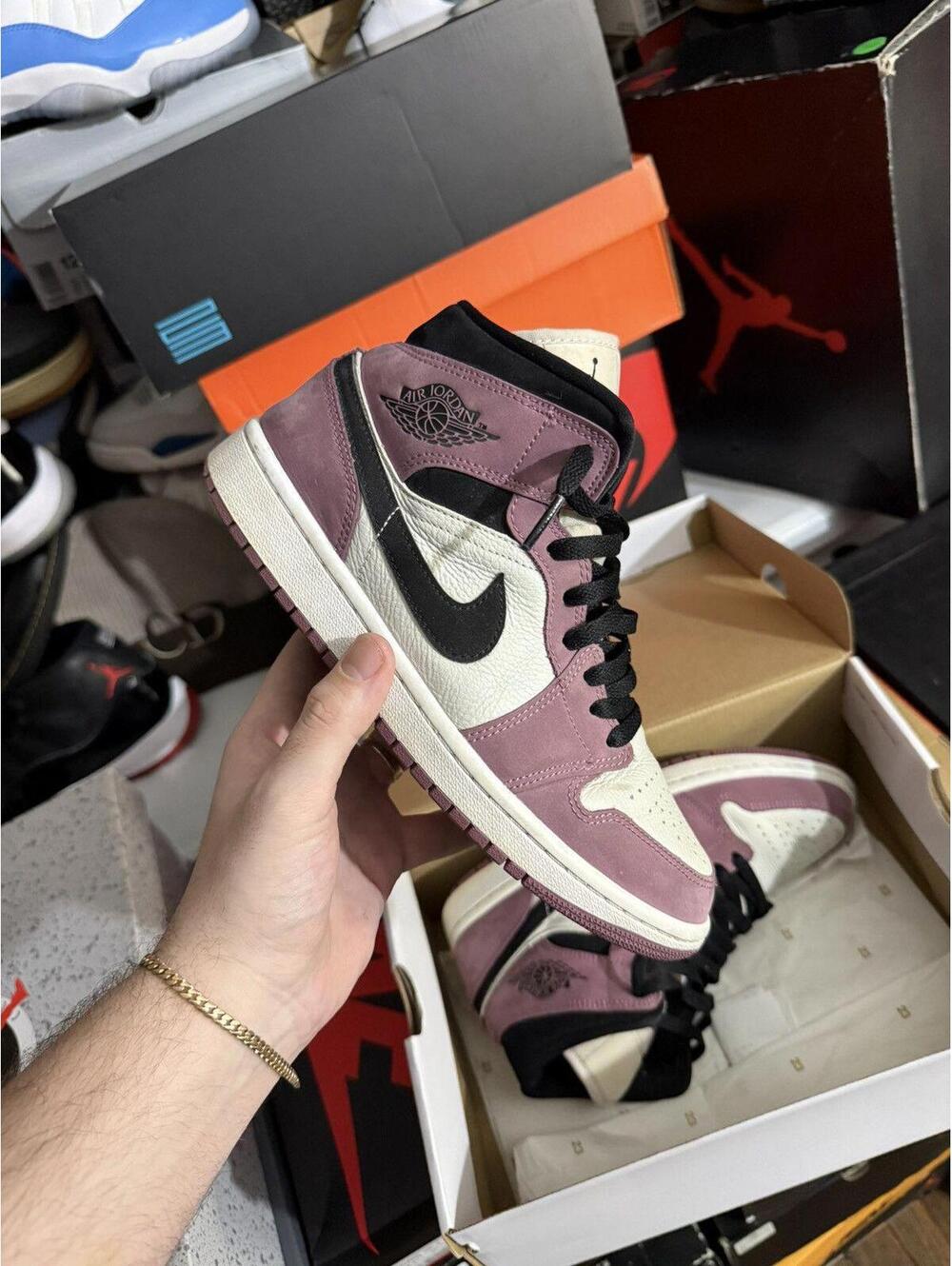 Jordan retro 1 mid mullberry sz 7m/8.5w